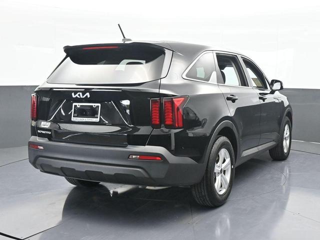 Photo of 2023 Ebony Black Kia Sorento