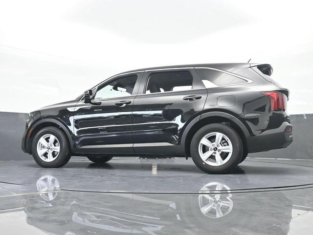 Photo of 2023 Ebony Black Kia Sorento