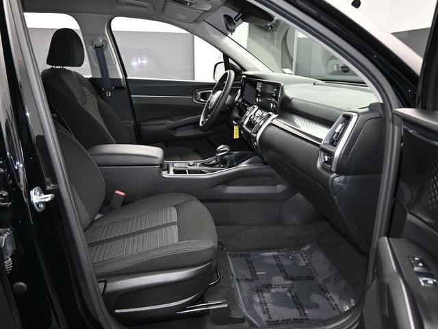 Photo of 2023 Ebony Black Kia Sorento