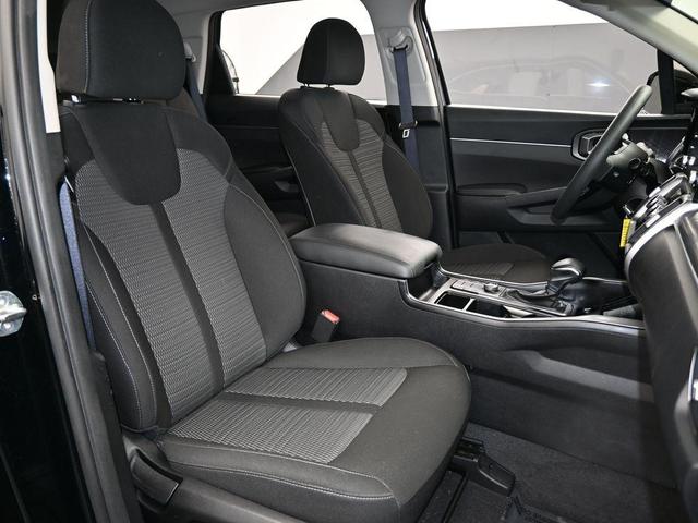 Photo of 2023 Ebony Black Kia Sorento