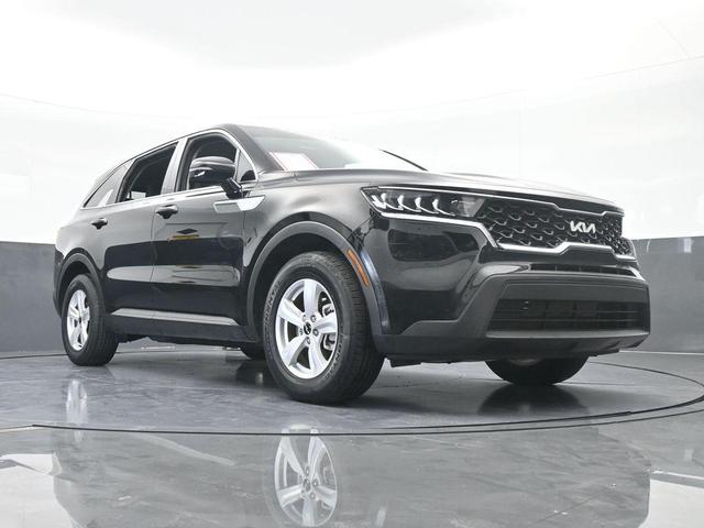 Photo of 2023 Ebony Black Kia Sorento
