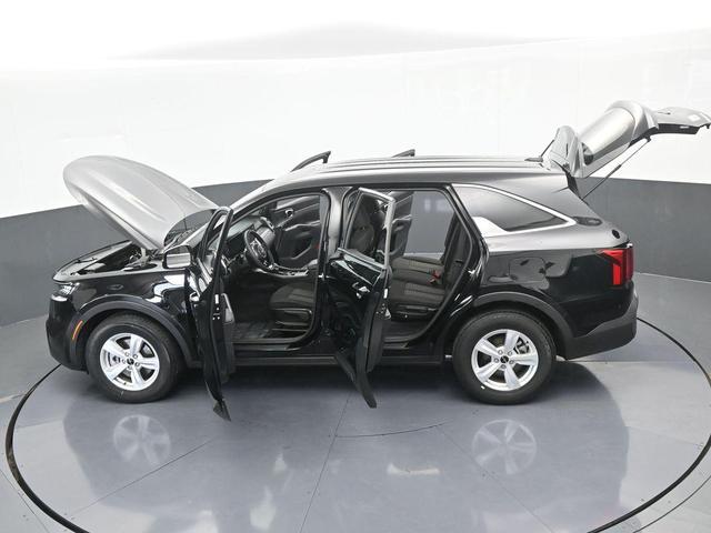 Photo of 2023 Ebony Black Kia Sorento