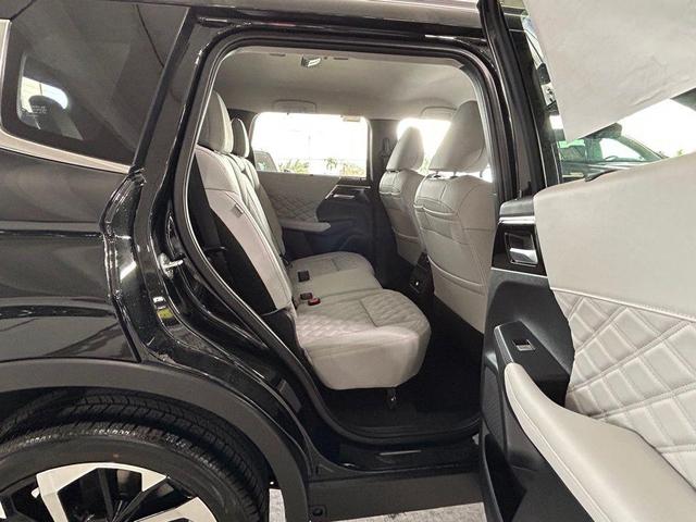 Photo of 2024 Black Diamond Mitsubishi Outlander