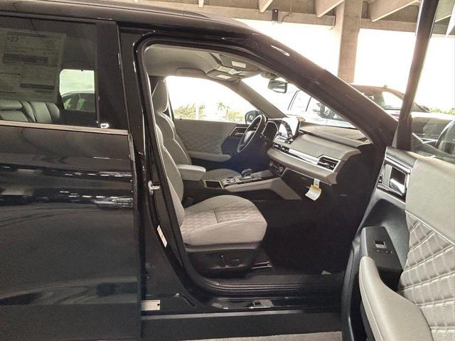 Photo of 2024 Black Diamond Mitsubishi Outlander