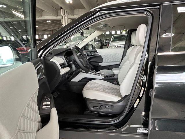 Photo of 2024 Black Diamond Mitsubishi Outlander