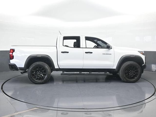 Photo of 2024 Summit White Chevrolet Colorado
