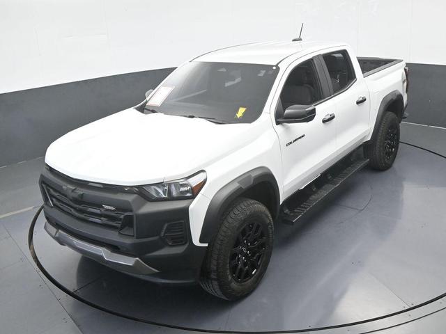 Photo of 2024 Summit White Chevrolet Colorado