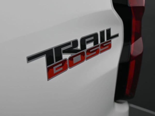 Photo of 2024 Summit White Chevrolet Colorado
