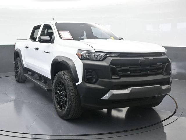 Photo of 2024 Summit White Chevrolet Colorado