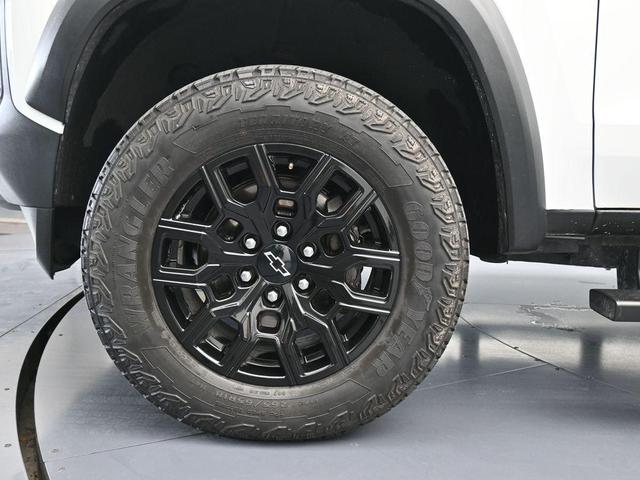 Photo of 2024 Summit White Chevrolet Colorado
