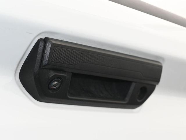 Photo of 2024 Summit White Chevrolet Colorado