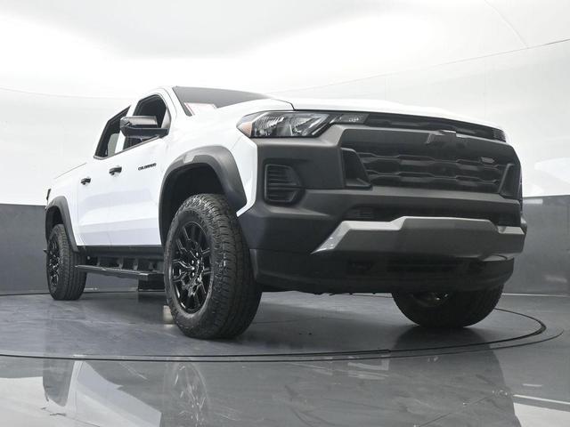 Photo of 2024 Summit White Chevrolet Colorado