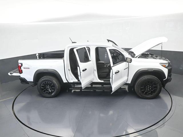Photo of 2024 Summit White Chevrolet Colorado