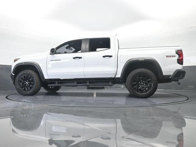 Photo of 2024 Summit White Chevrolet Colorado