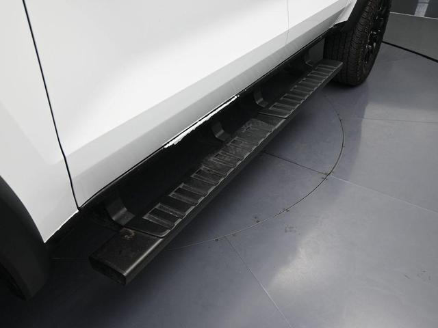 Photo of 2024 Summit White Chevrolet Colorado