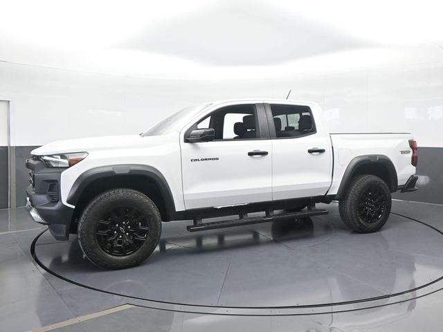 Photo of 2024 Summit White Chevrolet Colorado