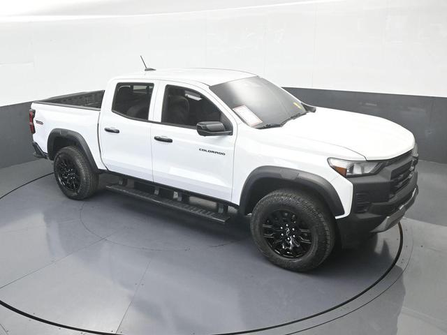 Photo of 2024 Summit White Chevrolet Colorado