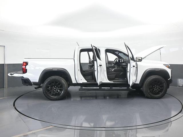Photo of 2024 Summit White Chevrolet Colorado