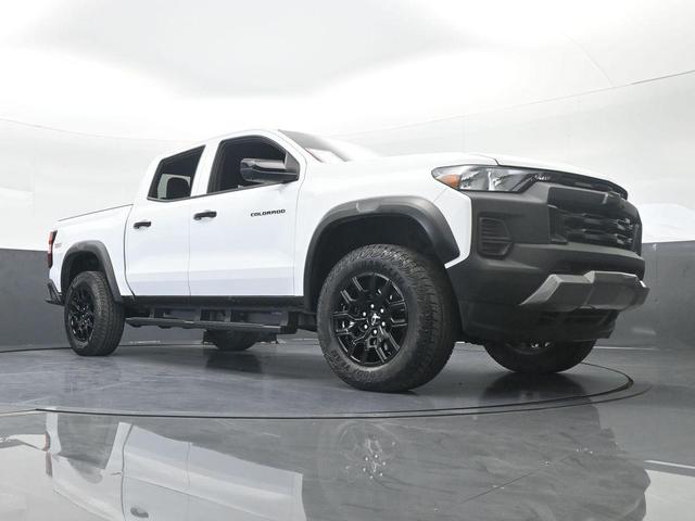 Photo of 2024 Summit White Chevrolet Colorado