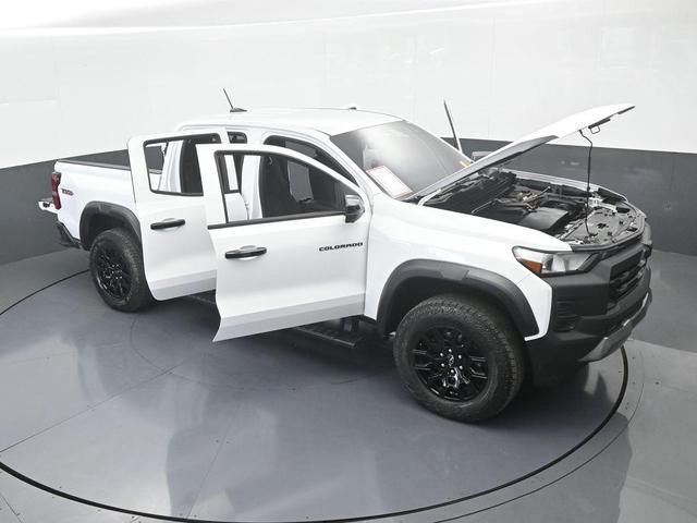 Photo of 2024 Summit White Chevrolet Colorado