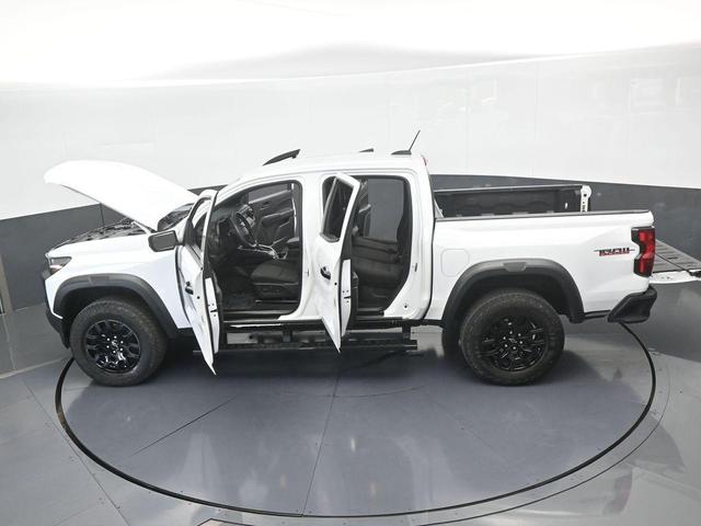 Photo of 2024 Summit White Chevrolet Colorado