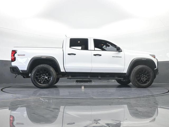 Photo of 2024 Summit White Chevrolet Colorado