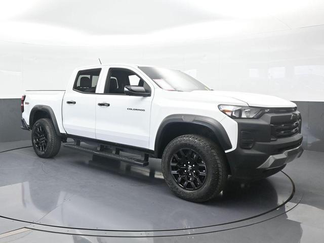 Photo of 2024 Summit White Chevrolet Colorado