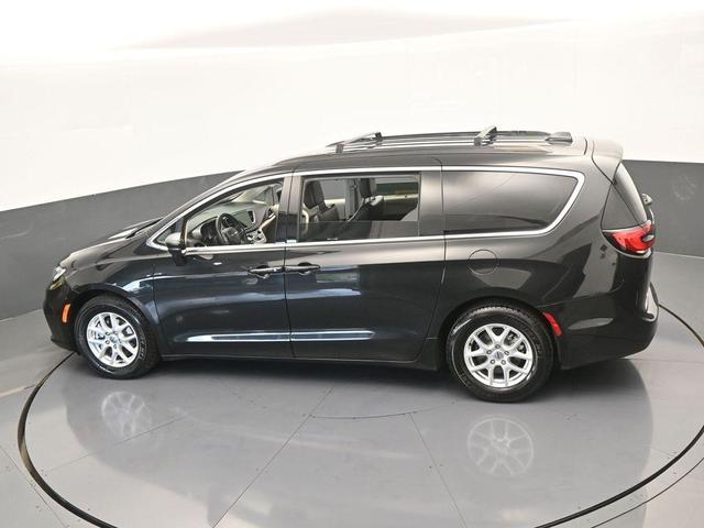 Photo of 2022 Brilliant Black Crystal Pearlcoat Chrysler Pacifica