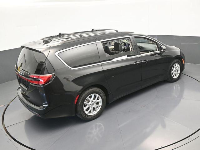 Photo of 2022 Brilliant Black Crystal Pearlcoat Chrysler Pacifica