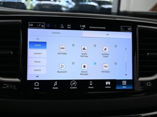 Photo of 2022 Brilliant Black Crystal Pearlcoat Chrysler Pacifica