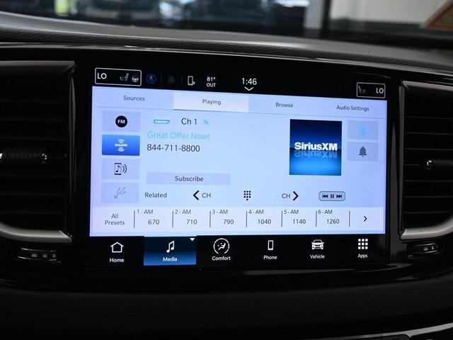 Photo of 2022 Brilliant Black Crystal Pearlcoat Chrysler Pacifica