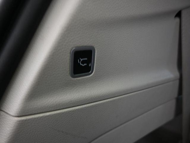 Photo of 2022 Brilliant Black Crystal Pearlcoat Chrysler Pacifica