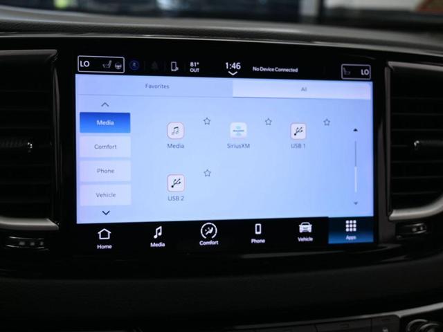 Photo of 2022 Brilliant Black Crystal Pearlcoat Chrysler Pacifica