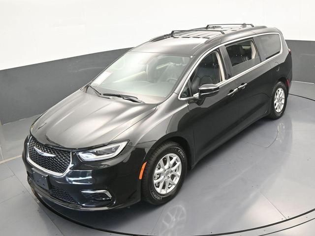 Photo of 2022 Brilliant Black Crystal Pearlcoat Chrysler Pacifica