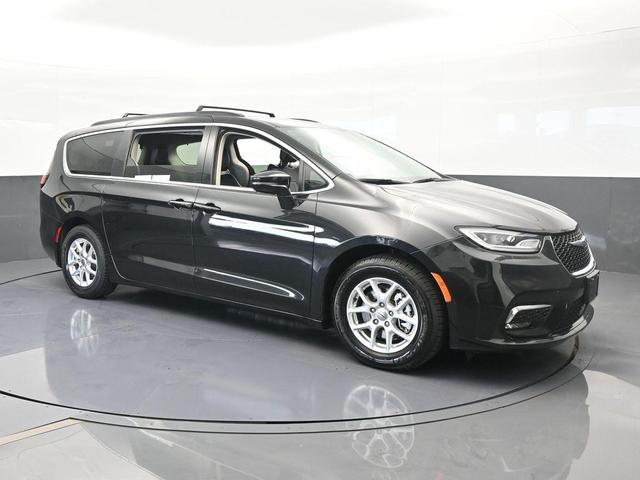 Photo of 2022 Brilliant Black Crystal Pearlcoat Chrysler Pacifica