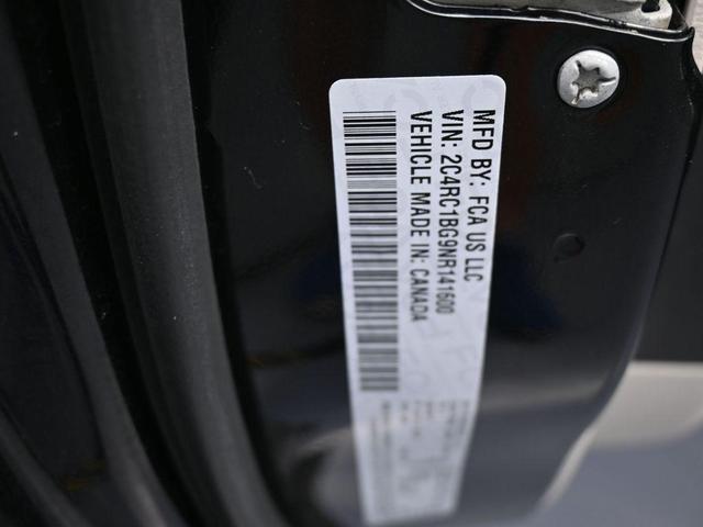 Photo of 2022 Brilliant Black Crystal Pearlcoat Chrysler Pacifica