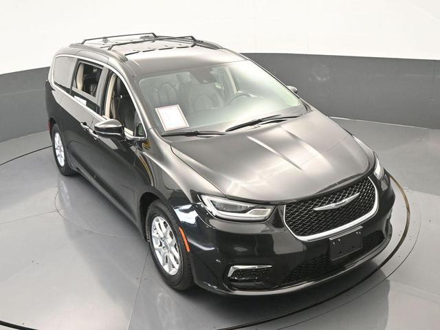 Photo of 2022 Brilliant Black Crystal Pearlcoat Chrysler Pacifica