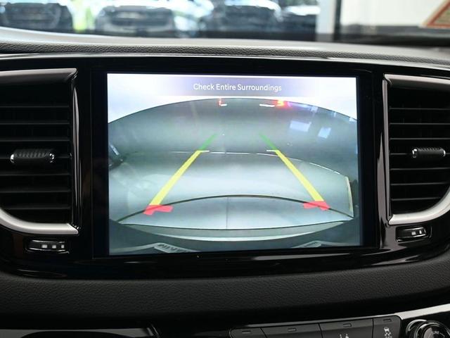 Photo of 2022 Brilliant Black Crystal Pearlcoat Chrysler Pacifica
