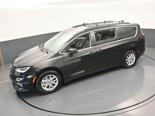 Photo of 2022 Brilliant Black Crystal Pearlcoat Chrysler Pacifica