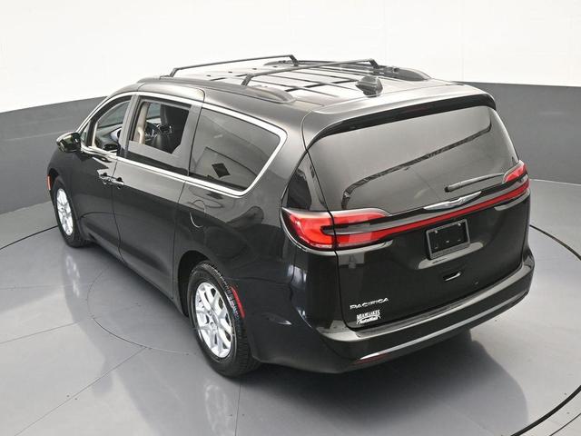Photo of 2022 Brilliant Black Crystal Pearlcoat Chrysler Pacifica