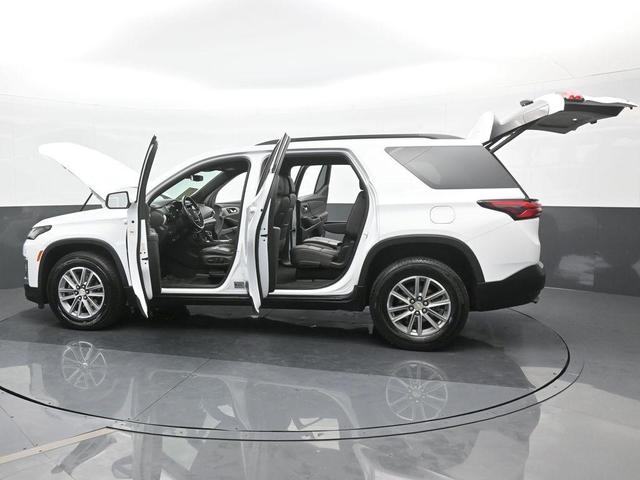Photo of 2022 Summit White Chevrolet Traverse