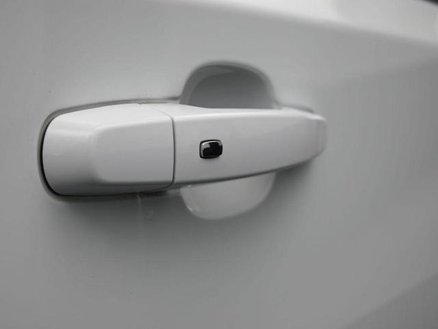Photo of 2022 Summit White Chevrolet Traverse