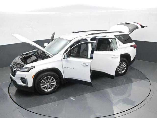 Photo of 2022 Summit White Chevrolet Traverse