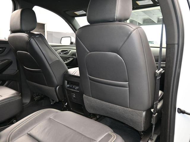Photo of 2022 Summit White Chevrolet Traverse