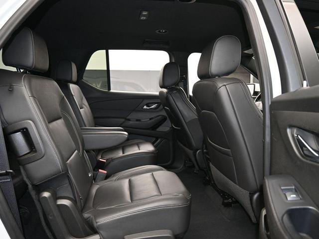 Photo of 2022 Summit White Chevrolet Traverse