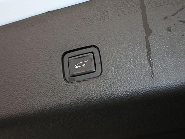 Photo of 2022 Summit White Chevrolet Traverse