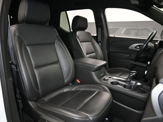 Photo of 2022 Summit White Chevrolet Traverse