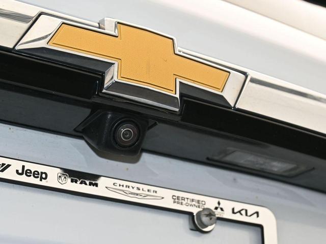 Photo of 2022 Summit White Chevrolet Traverse