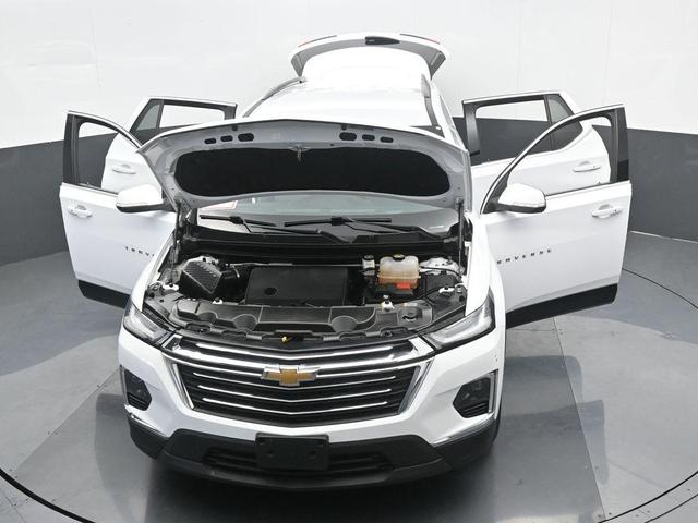 Photo of 2022 Summit White Chevrolet Traverse