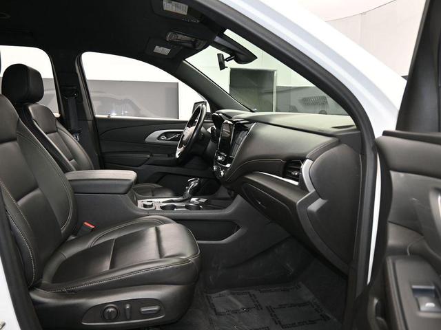 Photo of 2022 Summit White Chevrolet Traverse